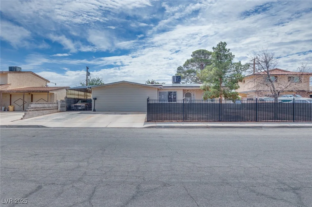 224 Catalini, Las Vegas, NV 89107