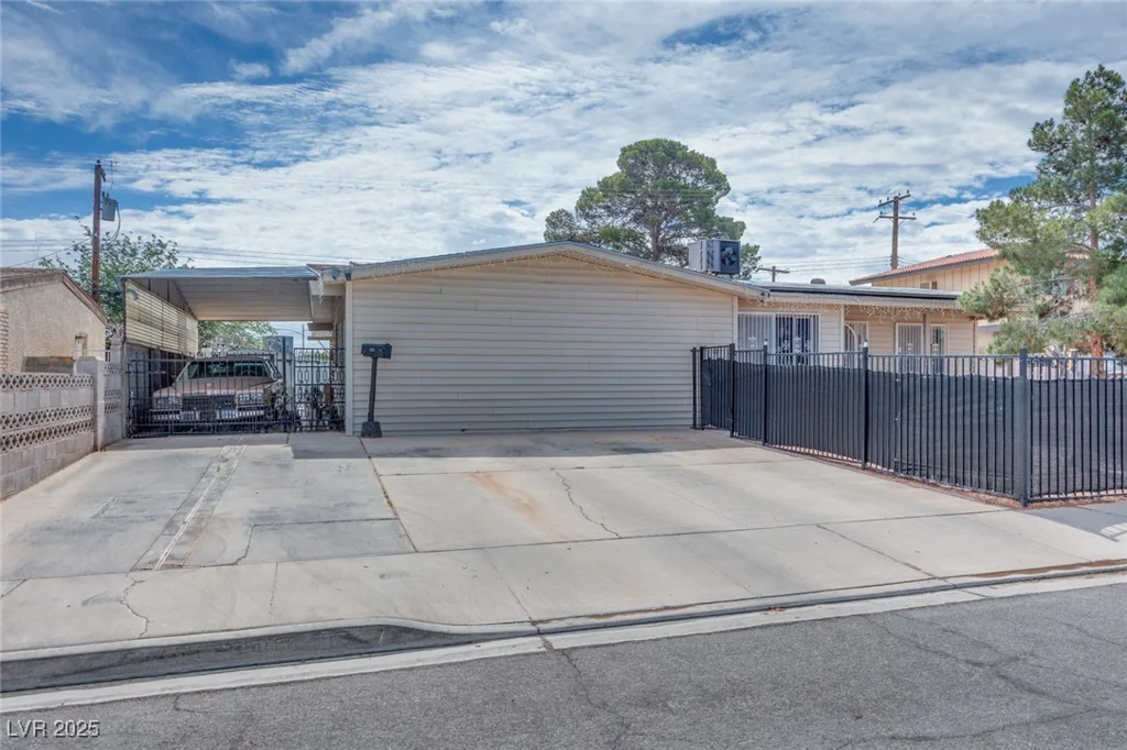 224 Catalini, Las Vegas, NV 89107