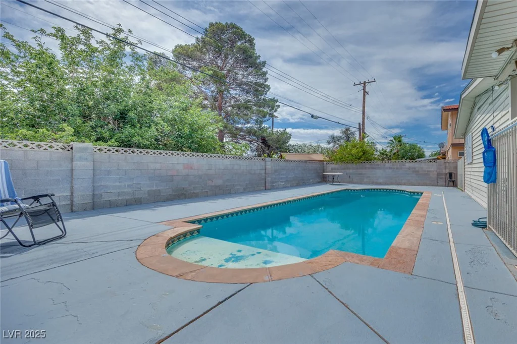 224 Catalini, Las Vegas, NV 89107