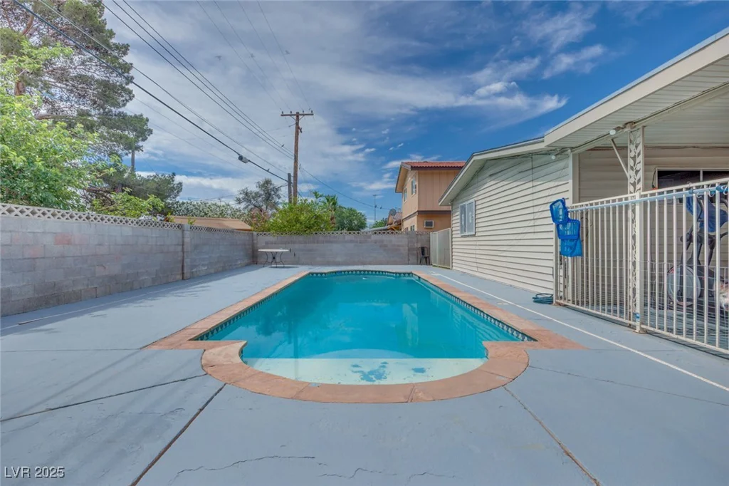 224 Catalini, Las Vegas, NV 89107