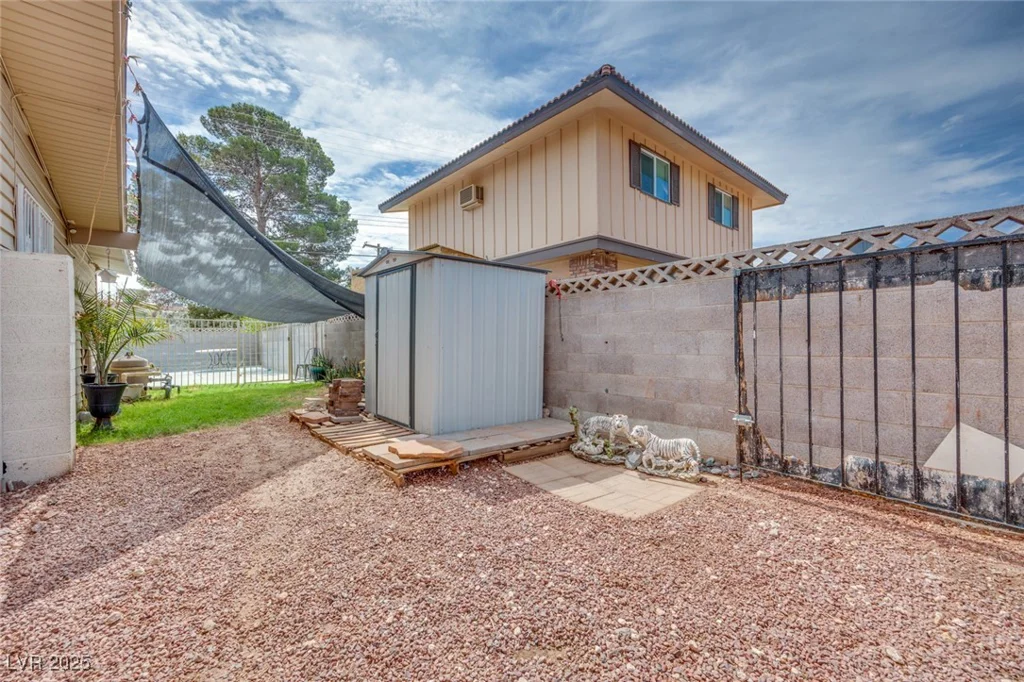 224 Catalini, Las Vegas, NV 89107
