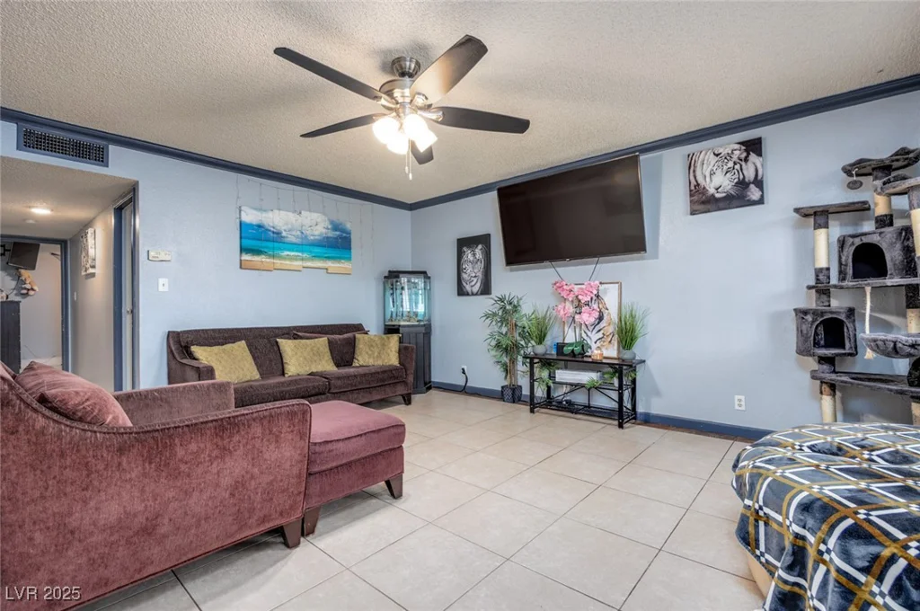 224 Catalini, Las Vegas, NV 89107