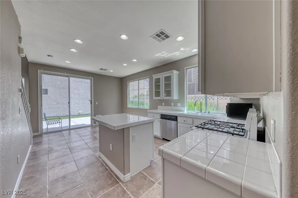 7548 French Springs, Las Vegas, NV 89139