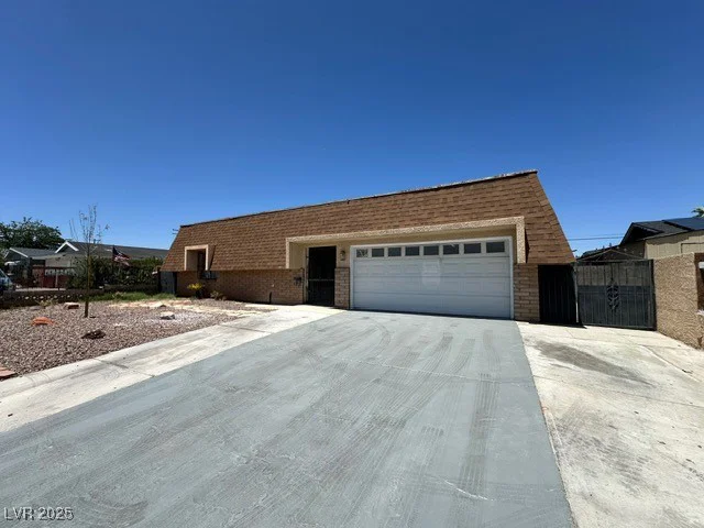 4200 Via Vaquero, Las Vegas, NV 89102