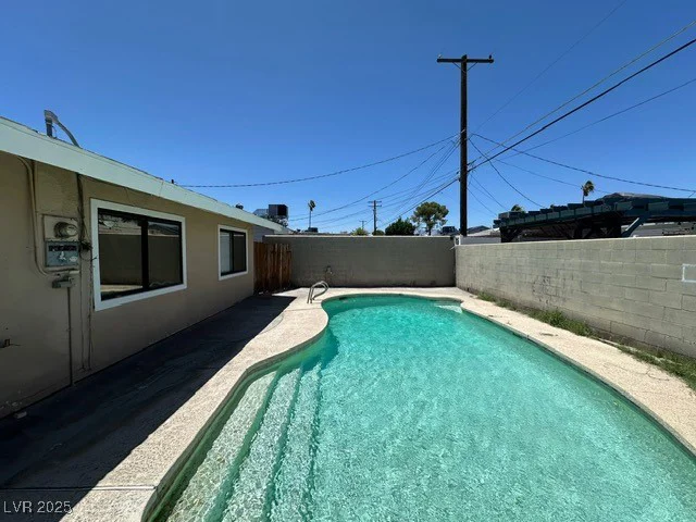 4200 Via Vaquero, Las Vegas, NV 89102