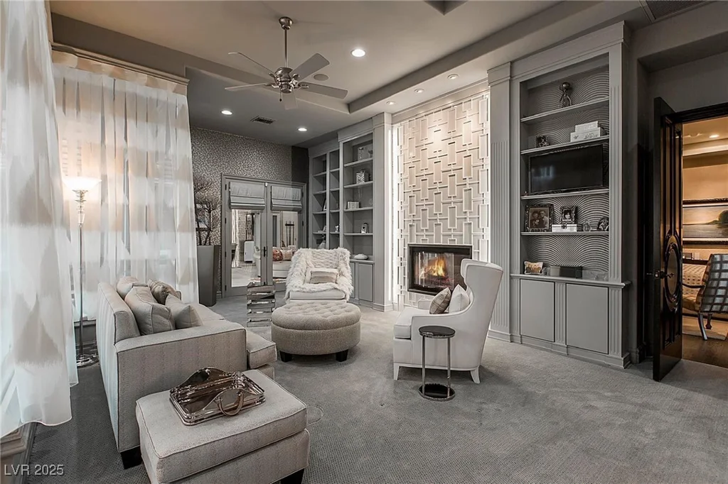 15 Golden Sunray, Las Vegas, NV 89135