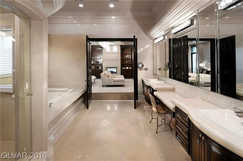 15 Golden Sunray, Las Vegas, NV 89135
