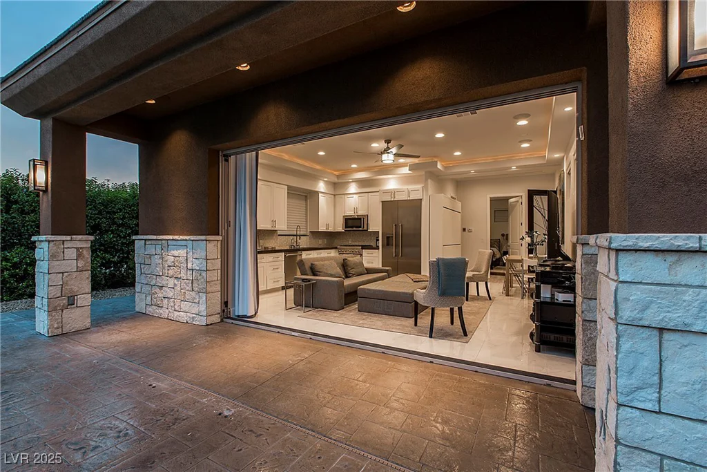 15 Golden Sunray, Las Vegas, NV 89135