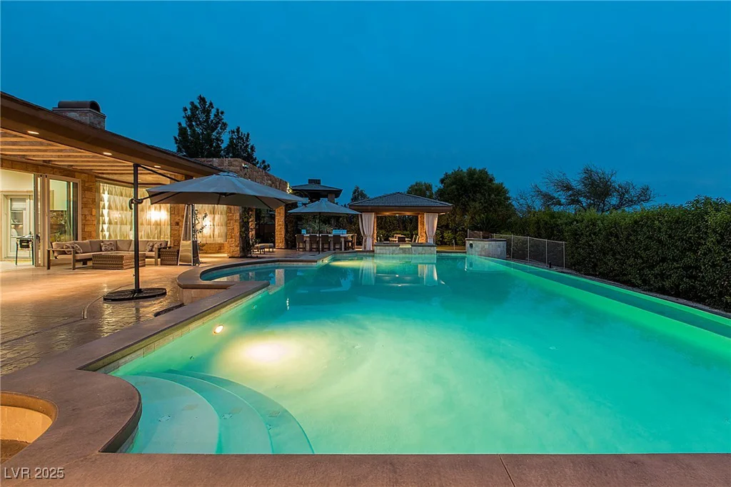 15 Golden Sunray, Las Vegas, NV 89135