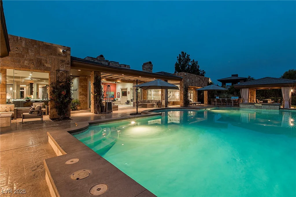 15 Golden Sunray, Las Vegas, NV 89135