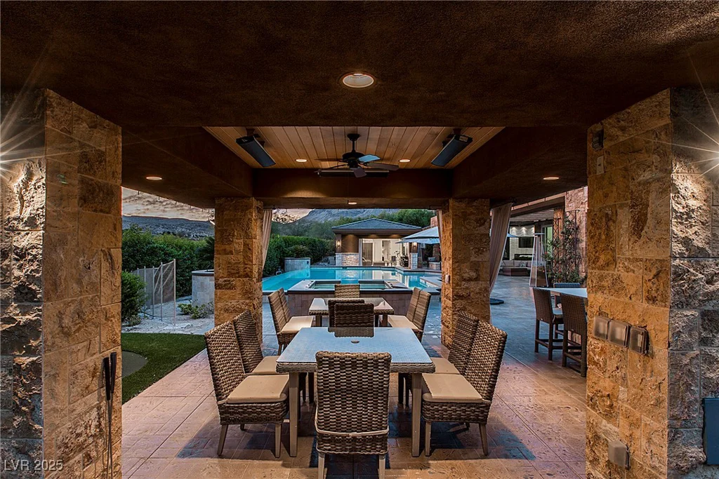 15 Golden Sunray, Las Vegas, NV 89135