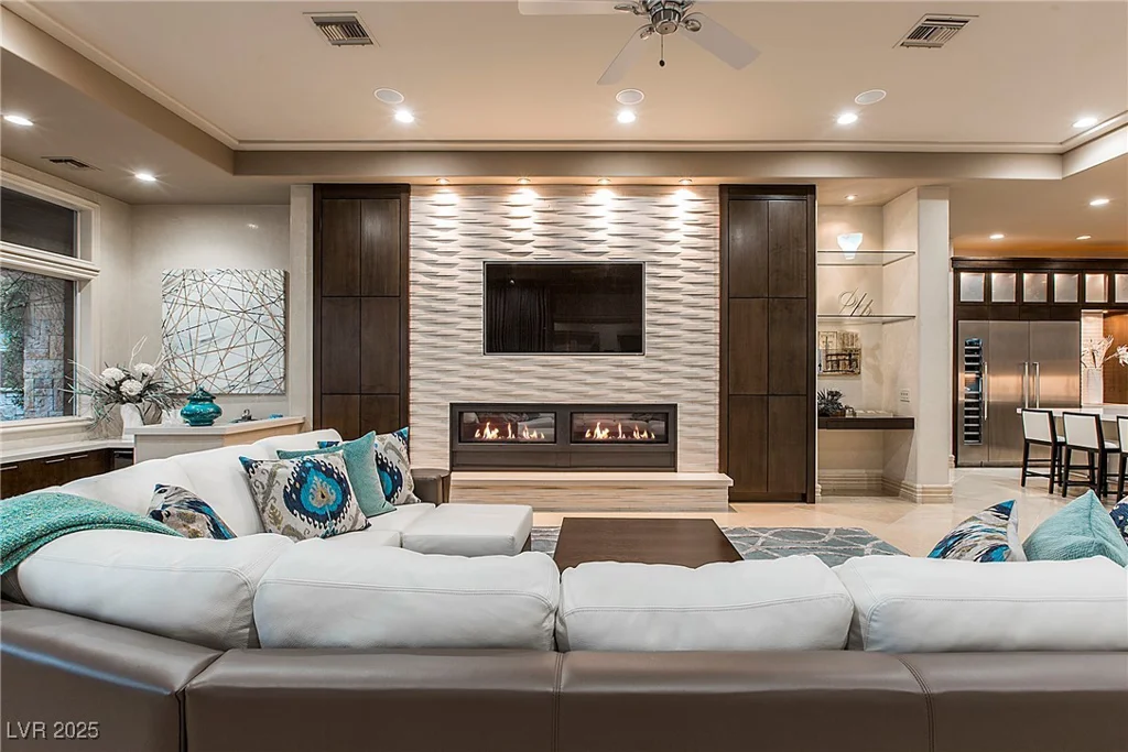 15 Golden Sunray, Las Vegas, NV 89135