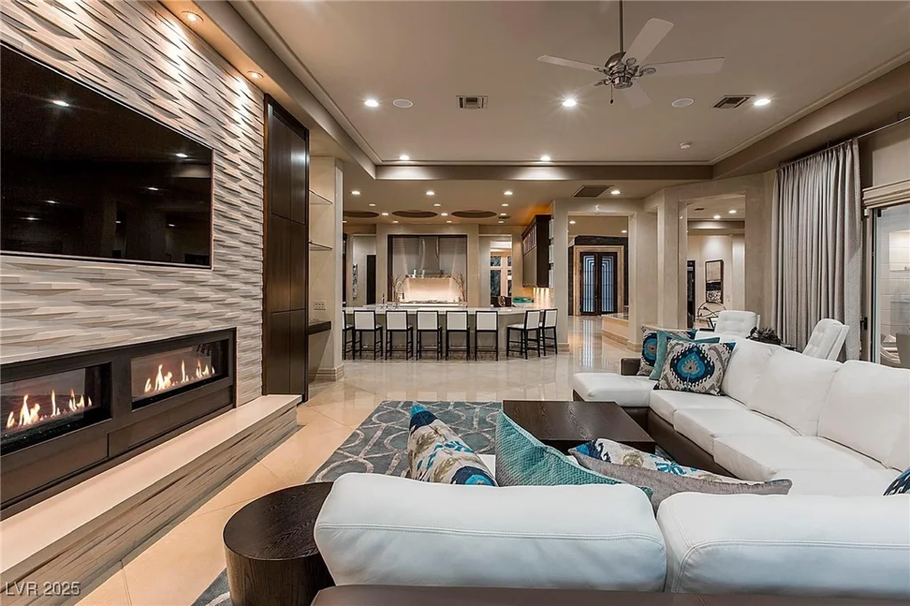 15 Golden Sunray, Las Vegas, NV 89135