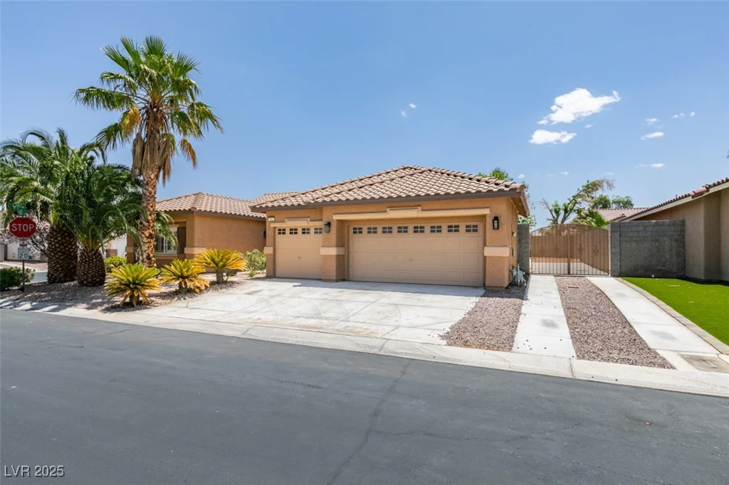 1453 Doggett, Las Vegas, NV 89123