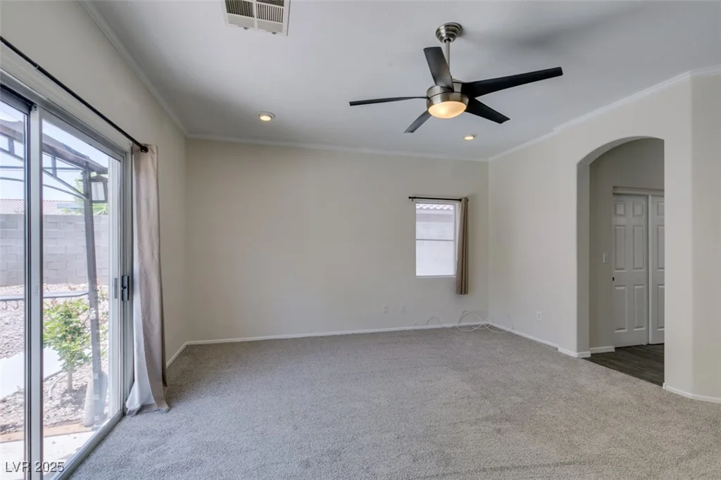 1453 Doggett, Las Vegas, NV 89123