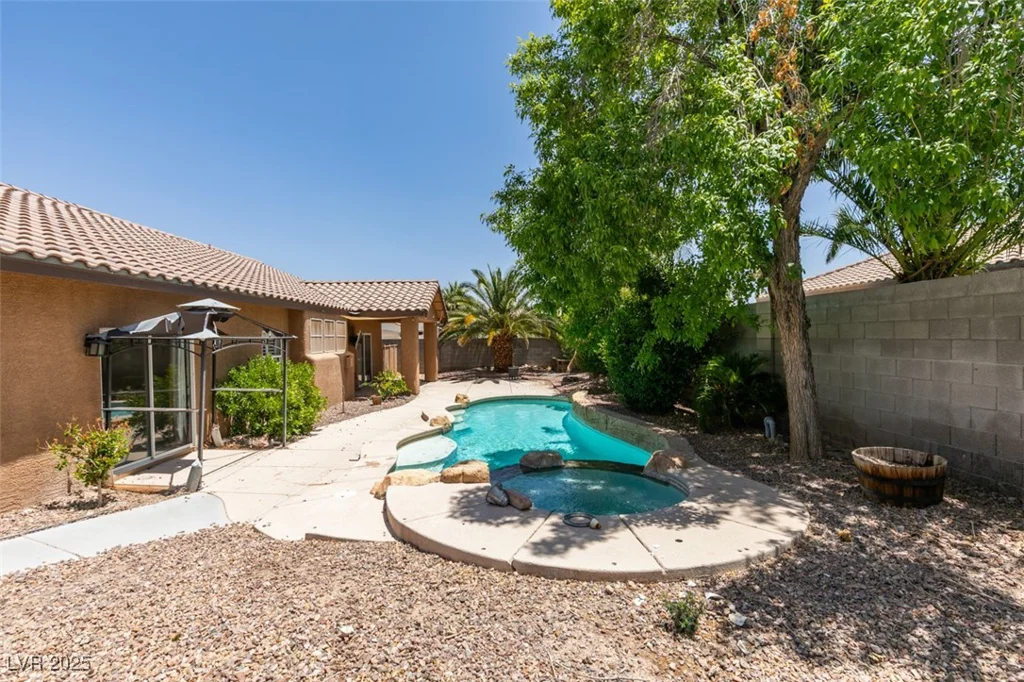 1453 Doggett, Las Vegas, NV 89123