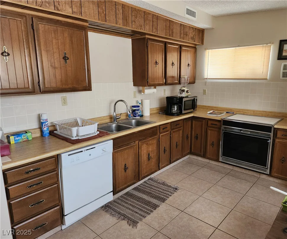 66 Lailani, Las Vegas, NV 89110