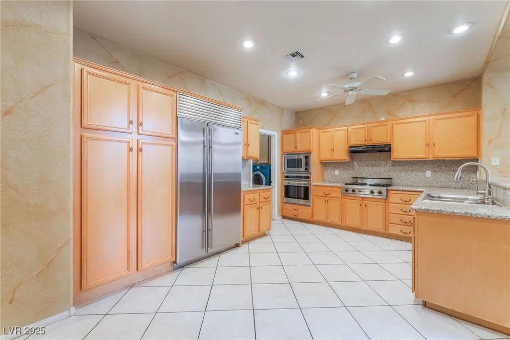 10037 Summer Oak, Las Vegas, NV 89134