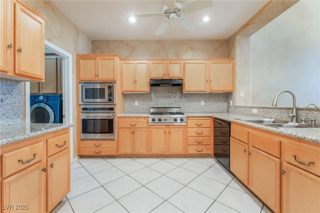 10037 Summer Oak, Las Vegas, NV 89134