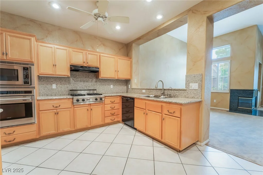 10037 Summer Oak, Las Vegas, NV 89134