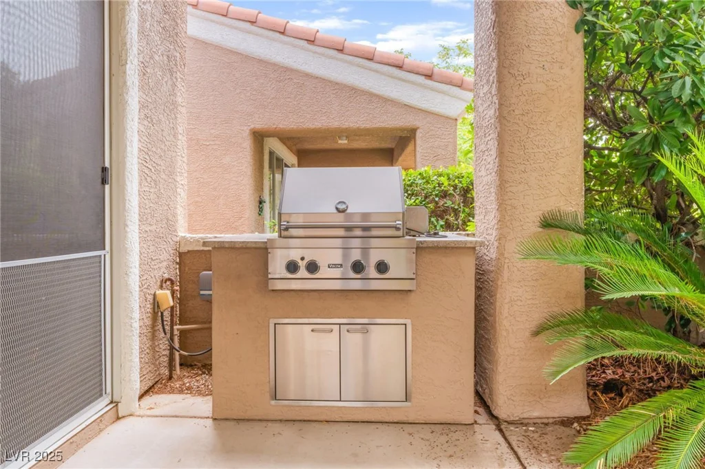 10037 Summer Oak, Las Vegas, NV 89134
