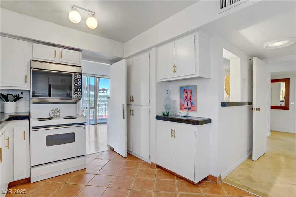 205 Harmon, Las Vegas, NV 89169