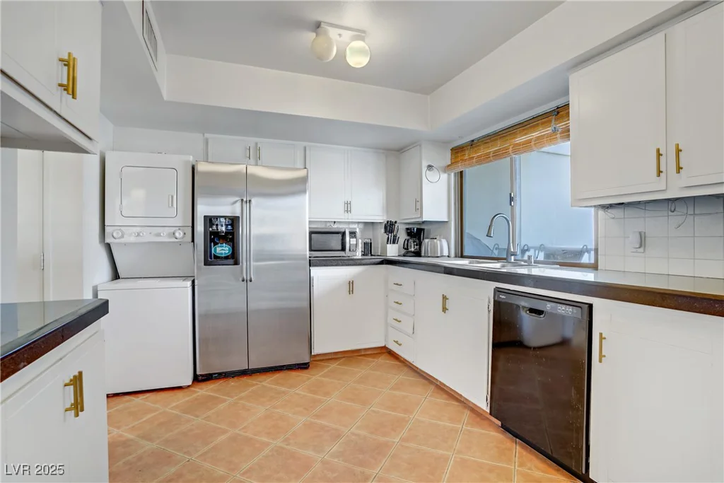 205 Harmon, Las Vegas, NV 89169