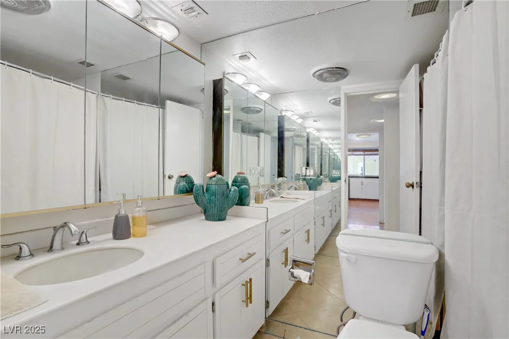205 Harmon, Las Vegas, NV 89169