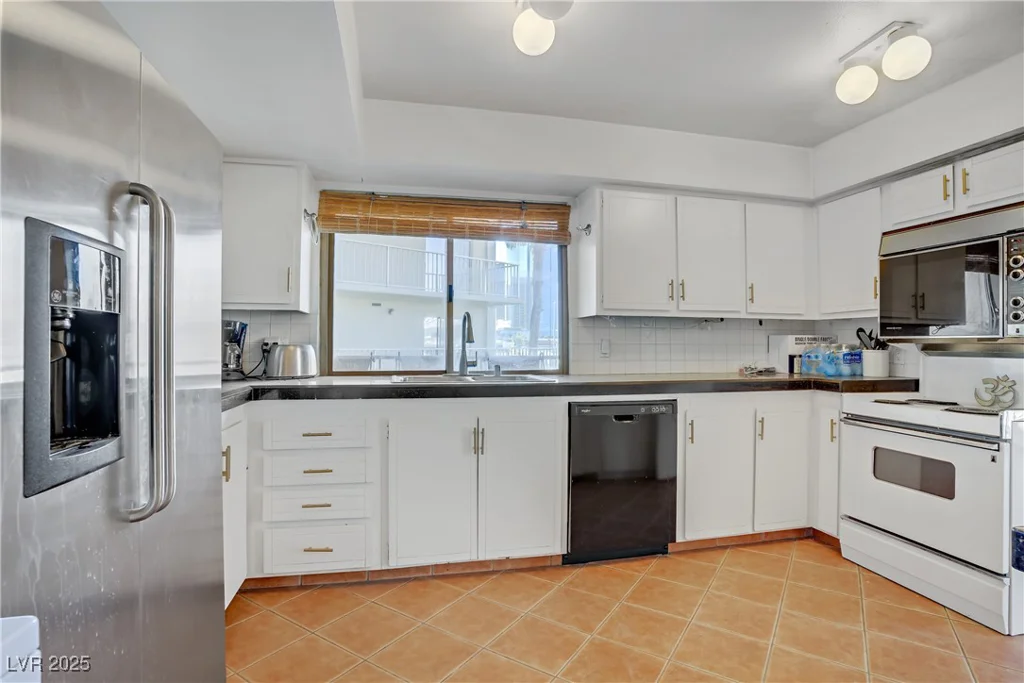205 Harmon, Las Vegas, NV 89169