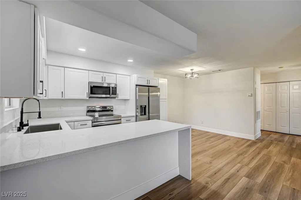 2725 Nellis, Las Vegas, NV 89121