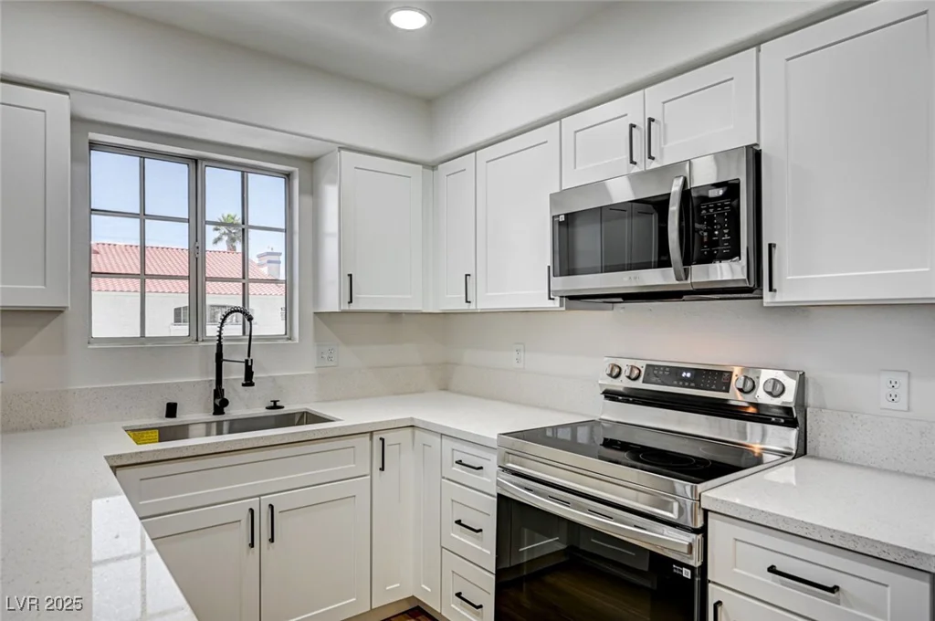 2725 Nellis, Las Vegas, NV 89121