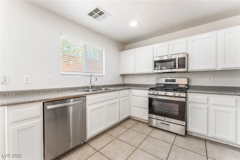 7553 Virginia Dale, Las Vegas, NV 89131