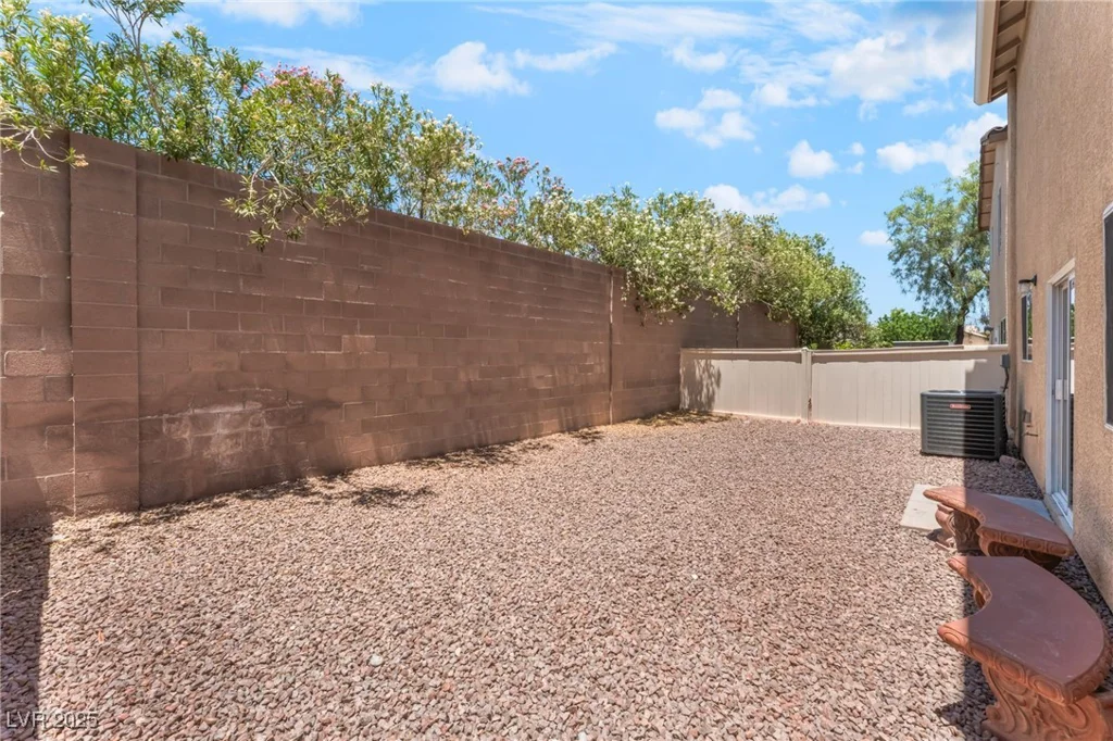 7553 Virginia Dale, Las Vegas, NV 89131