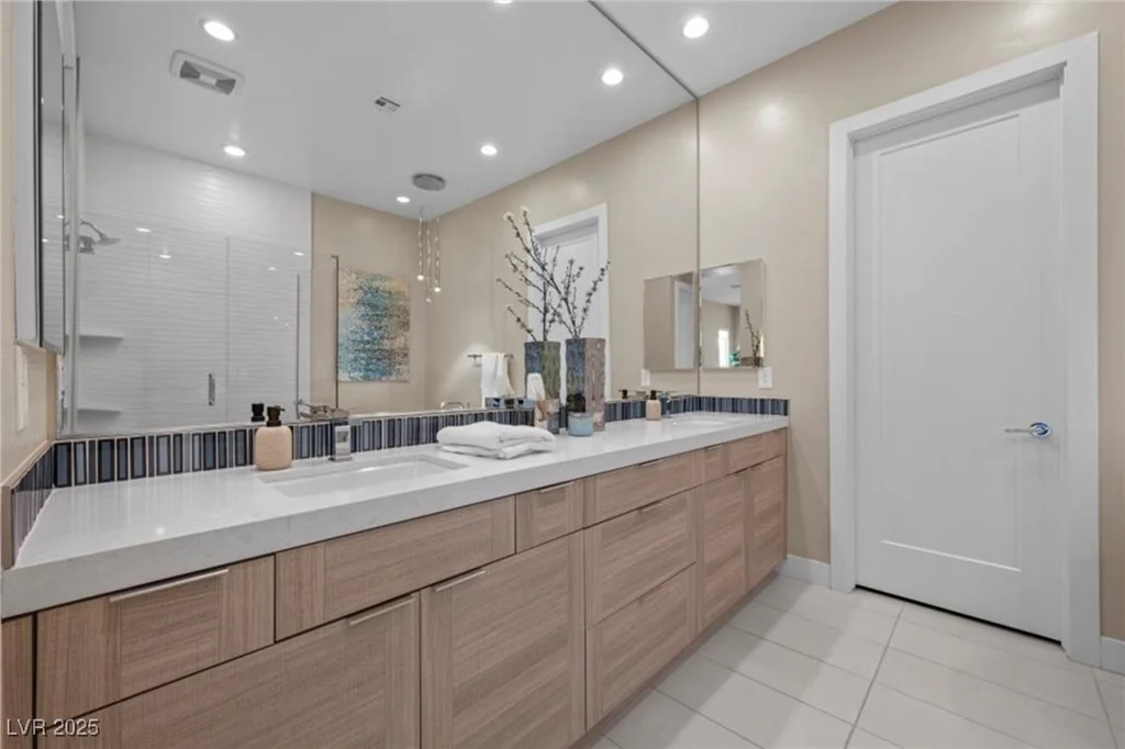 6804 Regency Stone, Las Vegas, NV 89148