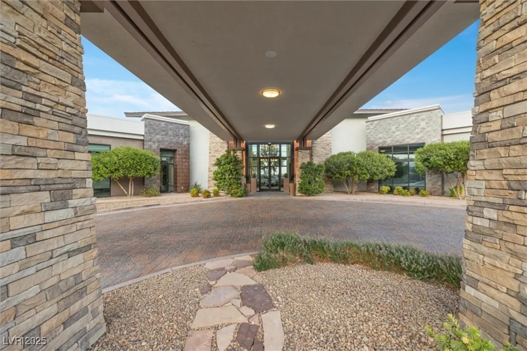6804 Regency Stone, Las Vegas, NV 89148