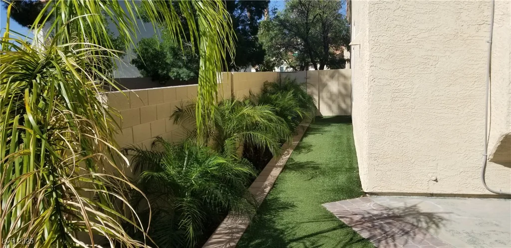 2140 Desert Peak, Las Vegas, NV 89134