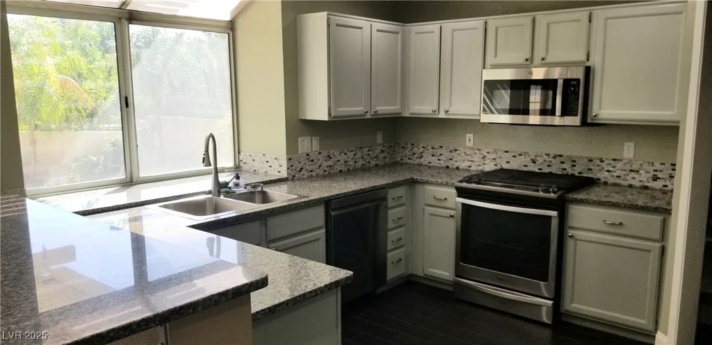 2140 Desert Peak, Las Vegas, NV 89134