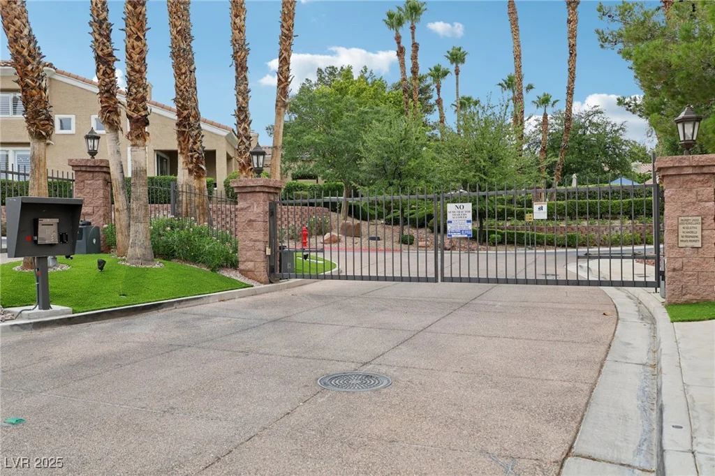 9900 Summer Ash, Las Vegas, NV 89134