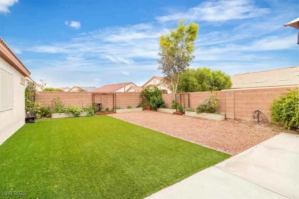 658 Turtleback, North Las Vegas, NV 89031