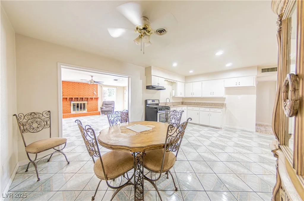 4304 El Conlon, Las Vegas, NV 89102