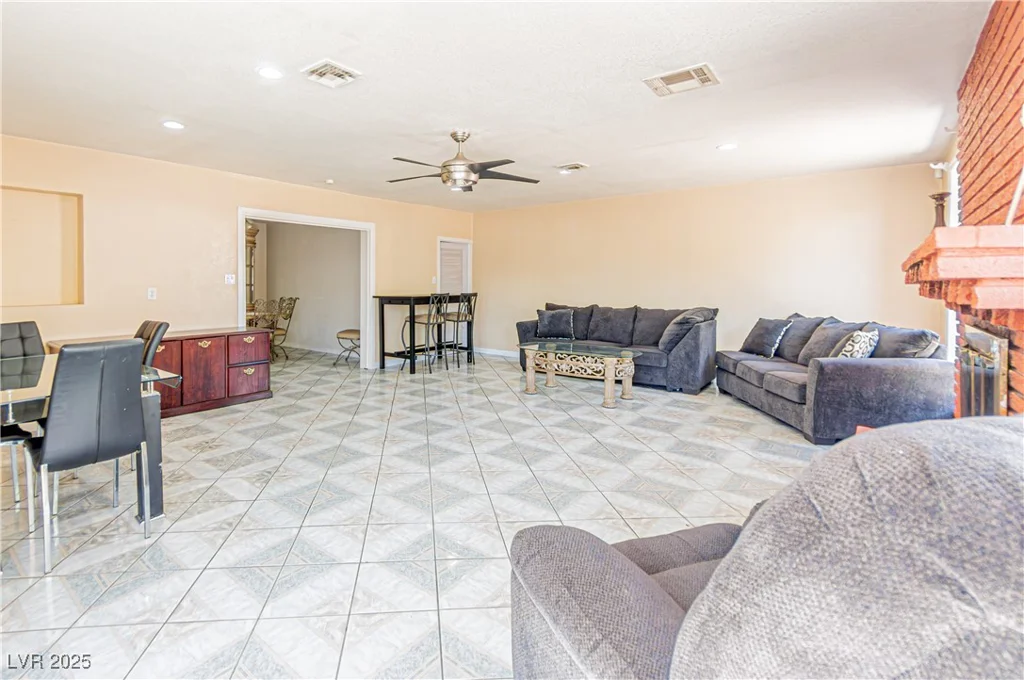 4304 El Conlon, Las Vegas, NV 89102