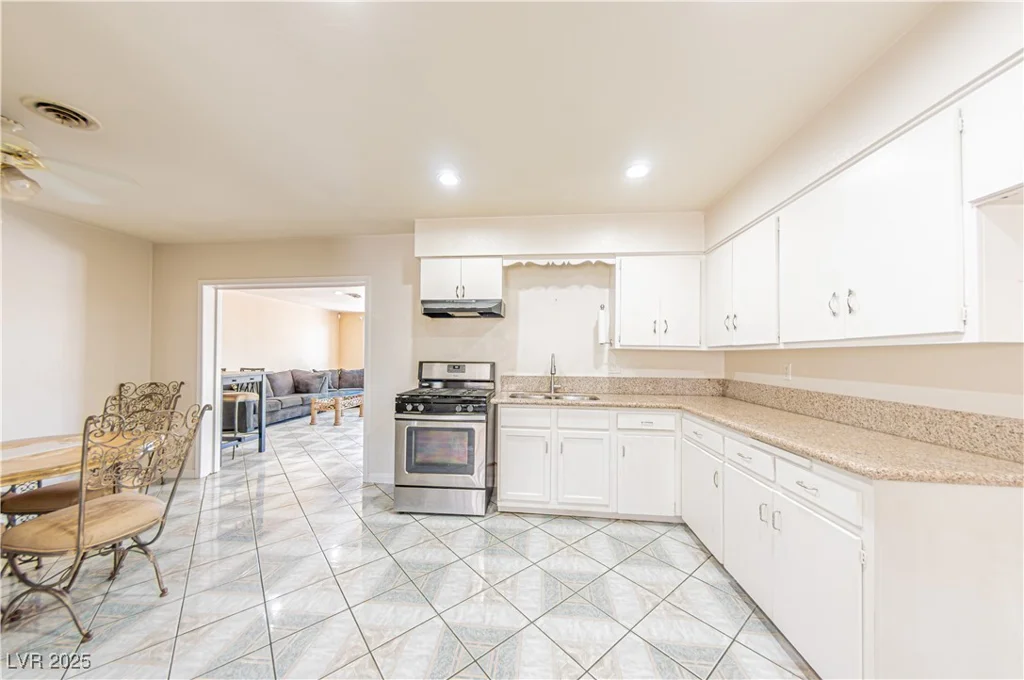 4304 El Conlon, Las Vegas, NV 89102