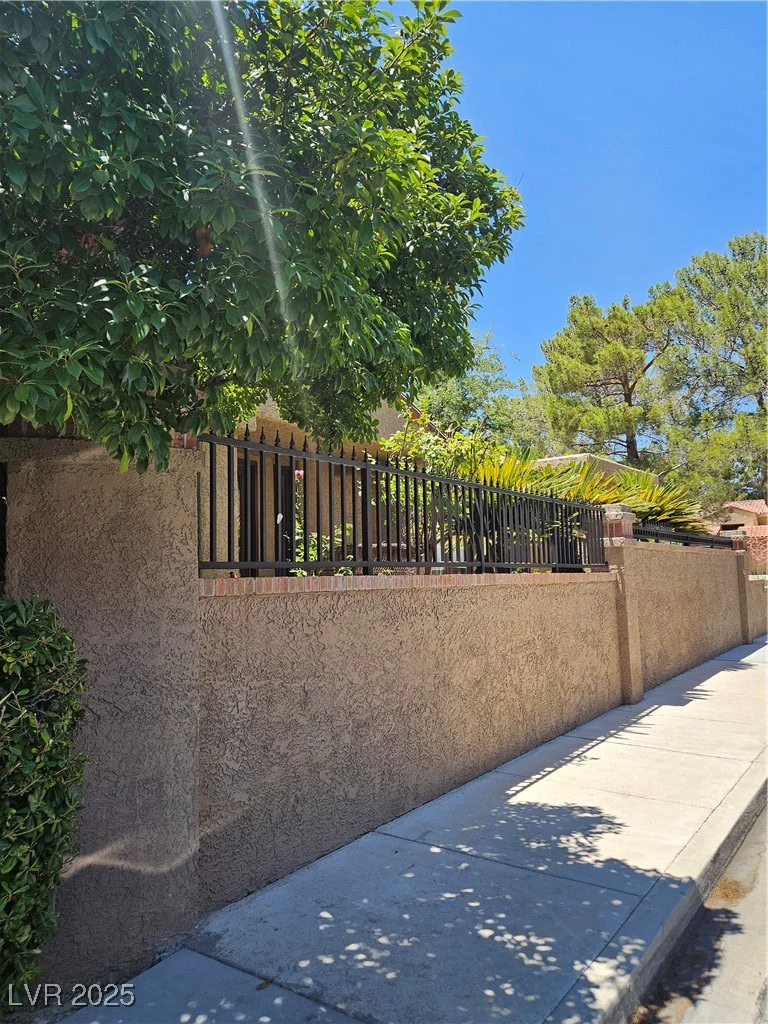 7201 Mission Hills, Las Vegas, NV 89113