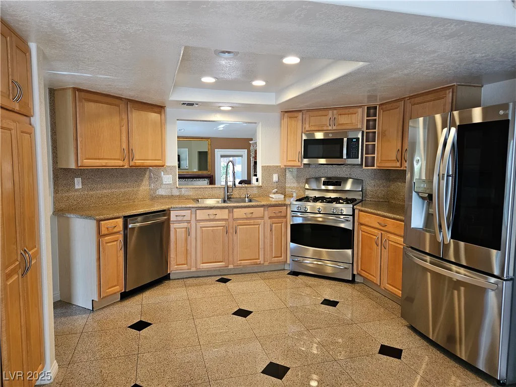 7201 Mission Hills, Las Vegas, NV 89113