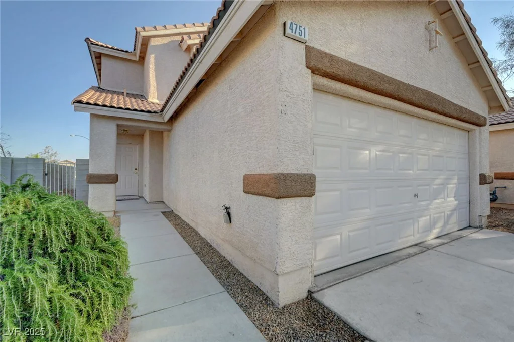 4751 Lone Grove, Las Vegas, NV 89139