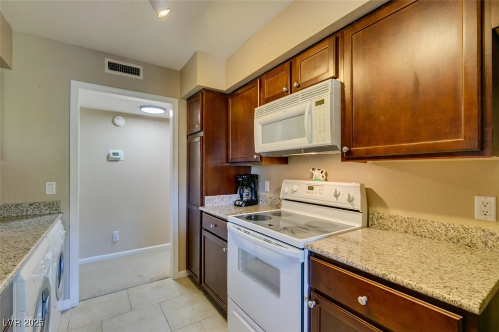 668 Oakmont, Las Vegas, NV 89109