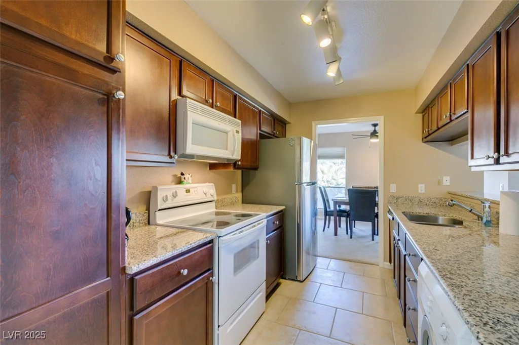 668 Oakmont, Las Vegas, NV 89109