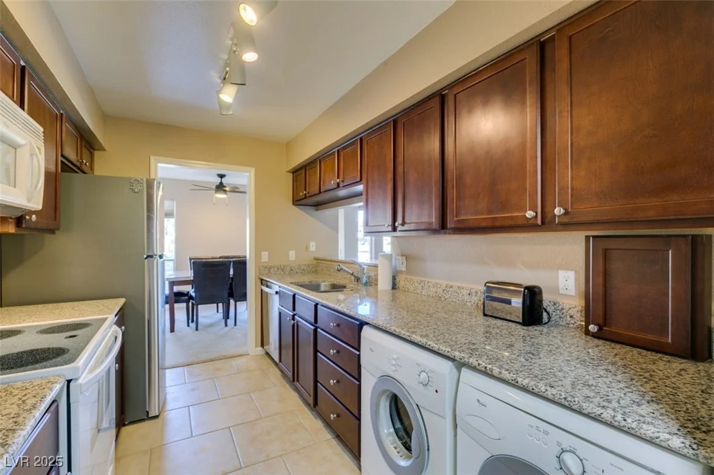 668 Oakmont, Las Vegas, NV 89109