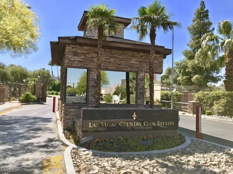 668 Oakmont, Las Vegas, NV 89109
