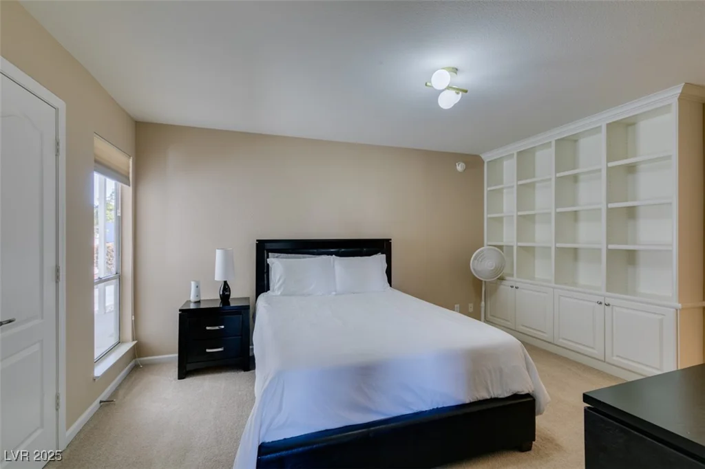 668 Oakmont, Las Vegas, NV 89109